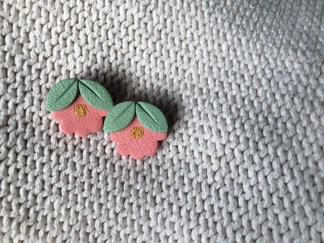 peekaboo flower studs • pink